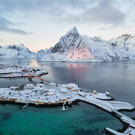 The Famous Yellow House Reine Exterior foto